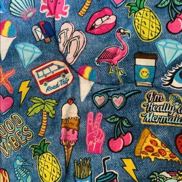 Barely used twin blanket - Picture 1 of 1